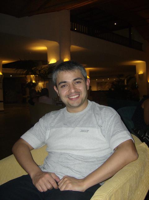 SOLTERITO Y A MEDIO ESTRENAR