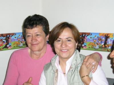 MI PRIMA LEONOR Y CAROLINA SU HIJA