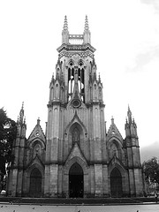 Iglesia de Chapinero en blanco y negro. Bogot&aacute;, Colombia por DAIRO CORREA